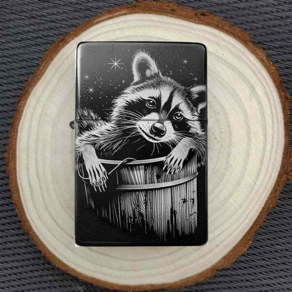 Feuerzeug Waschbär im Fass – personalisierbar