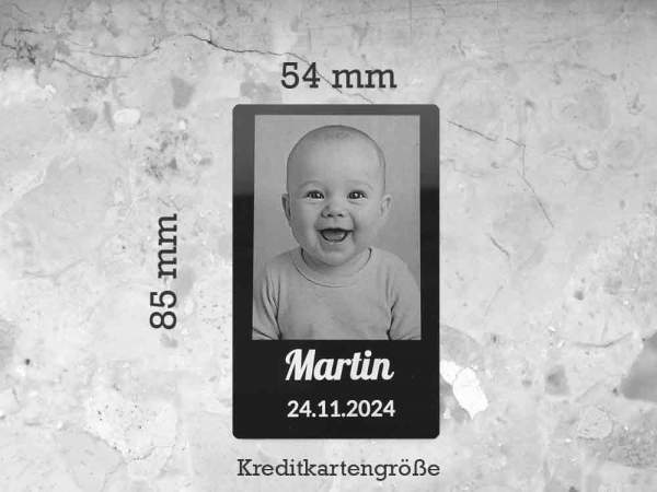 Personalisierbare Metallkarte zur Geburt – mit Gravur von Foto, Namen und Datum