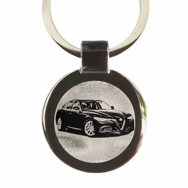 Alfa Romeo Giulia Schlüsselanhänger mit Gravur