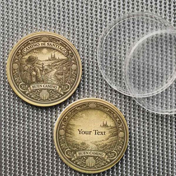 Jakobsweg Münze „Buen Camino“ (Messing) – Personalisierter Glücksbringer für Pilger