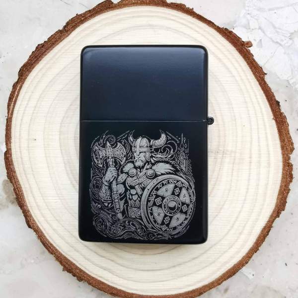Wikinger Axt Feuerzeug mit Gravur Lineart Design personalisiertes Geschenk