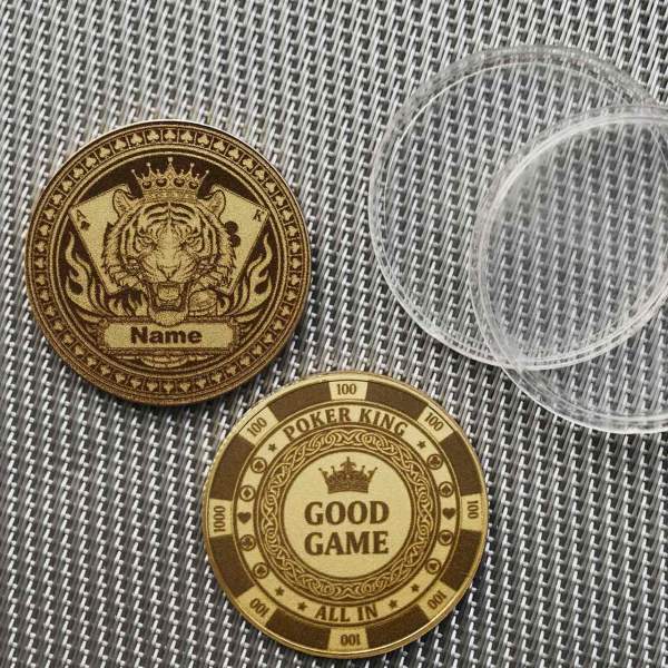Personalisierter Poker Card Guard aus Messing | Tiger König Motiv mit Name