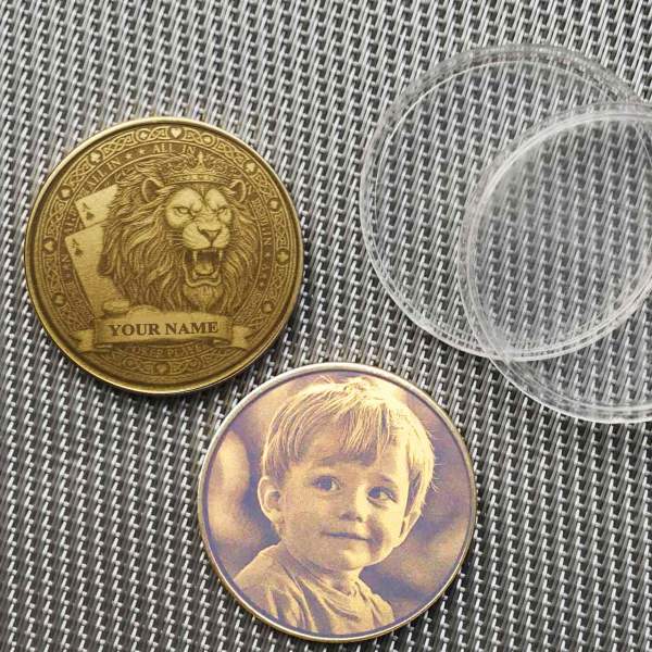 Personalisierter Poker Card Guard Münze aus Messing | Lion King Motiv mit Name