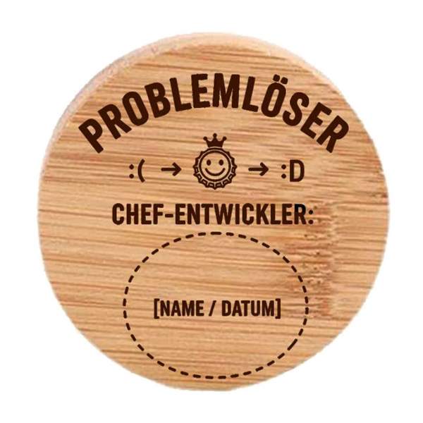 Nahaufnahme des Holz-Flaschenöffners mit der Gravur-Vorlage für einen Namen.