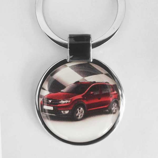 Schlüsselanhänger personalisiert Dacia Sandero in Rot mit Gravurtext