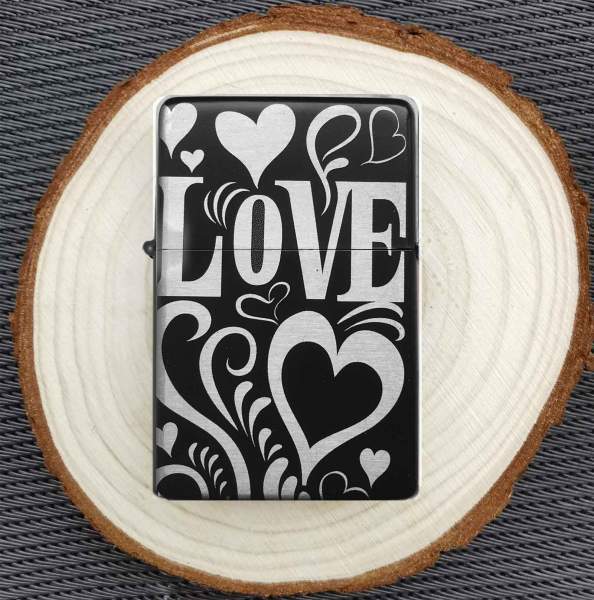 Liebesgeschenk Feuerzeug LOVE mit Personalisierungsoption