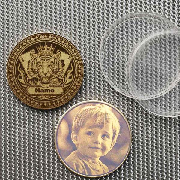 Personalisierter Poker Card Guard aus Messing | Tiger König Motiv mit Name