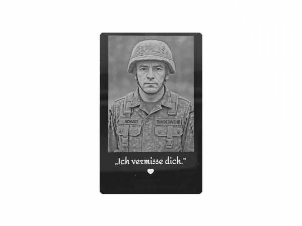 Gravierte Metallkarte mit Bundeswehr-Soldat und Wunschtext – personalisierbar als Armee-Geschenk