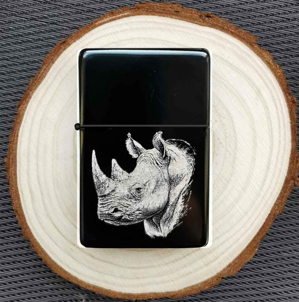 Nashorn Feuerzeug mit Gravur Nashornkopf Illustration personalisiertes Geschenk